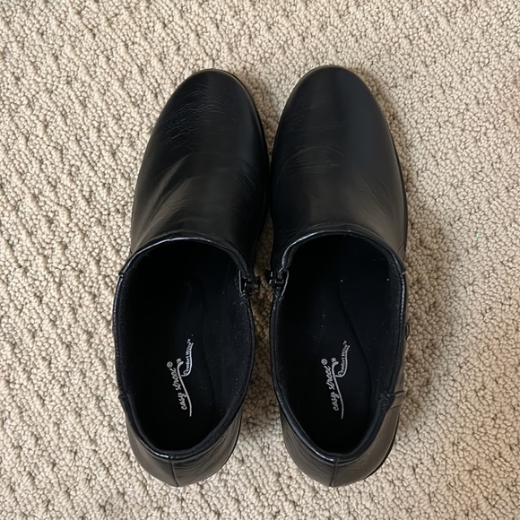 Black ankle boots - so comfy & cute - never worn - man made leather like - Picture 5 of 6